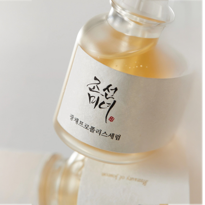 Beauty of Joseon Glow Serum Propolis + Niacinamide 30ml label close-up with Korean calligraphy and golden serum